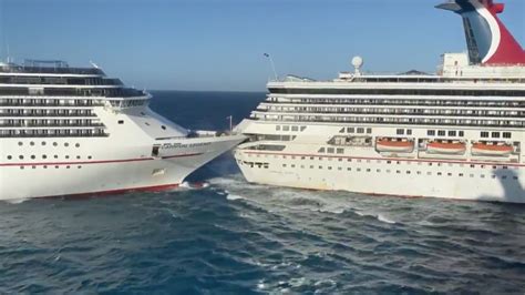 cruise ship collides with ship